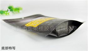 坚果食品包装袋底部特写