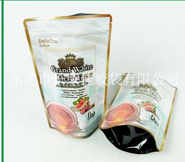 系列直立茶叶包装袋之白色款展示