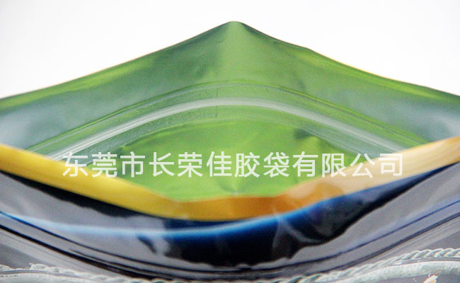 绿茶茶叶直立袋拉链特写