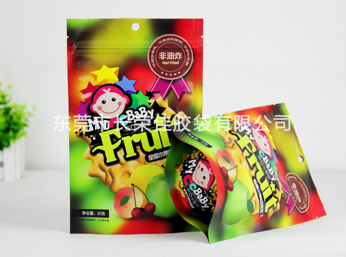 休闲零食直立自封拉链镀铝包装袋底部特写